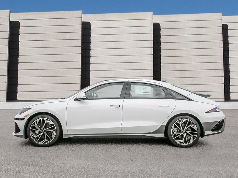 2025 Hyundai IONIQ 6 Preferred AWD Long Range w/Ultimate Pkg