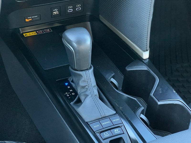 2025 Toyota Camry SE Hybrid - One Owner - Clean CarFax