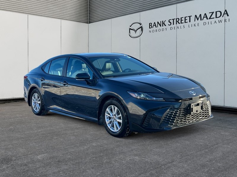 2025 Toyota Camry SE Hybrid - One Owner - Clean CarFax