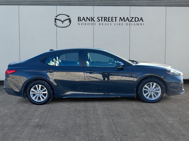 2025 Toyota Camry SE Hybrid - One Owner - Clean CarFax