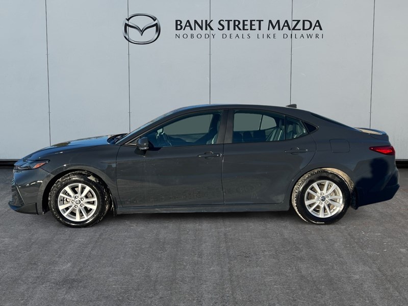 2025 Toyota Camry SE Hybrid - One Owner - Clean CarFax