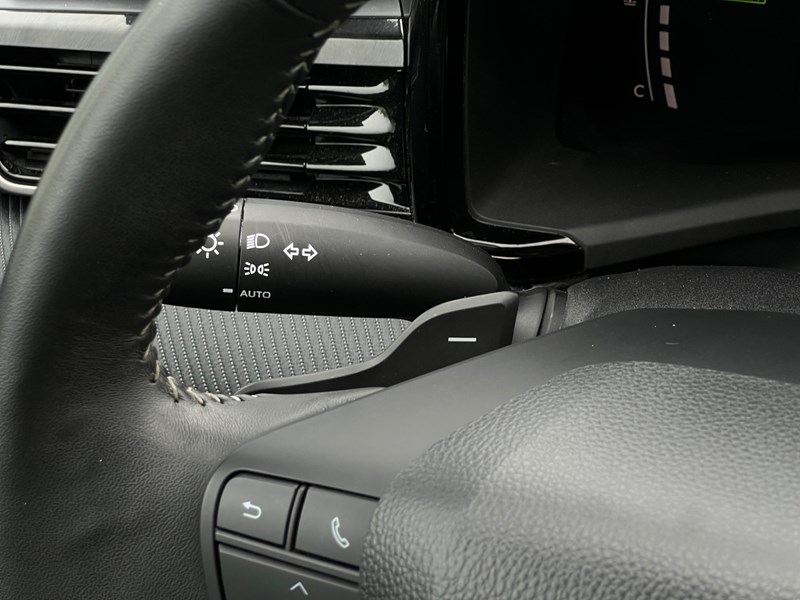 2025 Toyota Camry SE Hybrid - One Owner - Clean CarFax