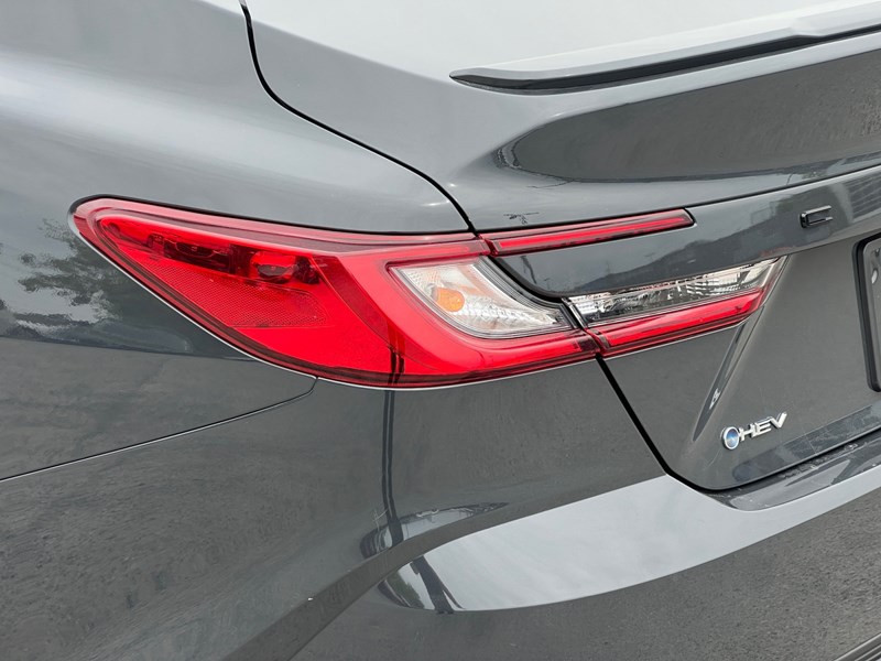 2025 Toyota Camry SE Hybrid - One Owner - Clean CarFax