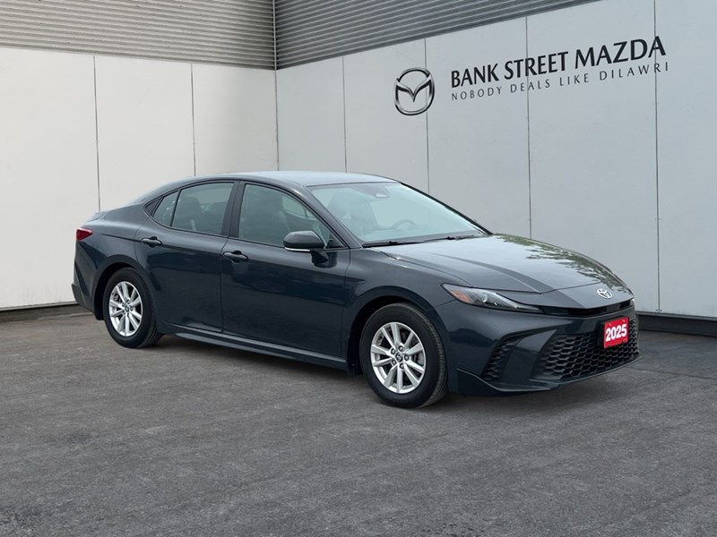 2025 Toyota Camry SE Hybrid - One Owner - Clean CarFax
