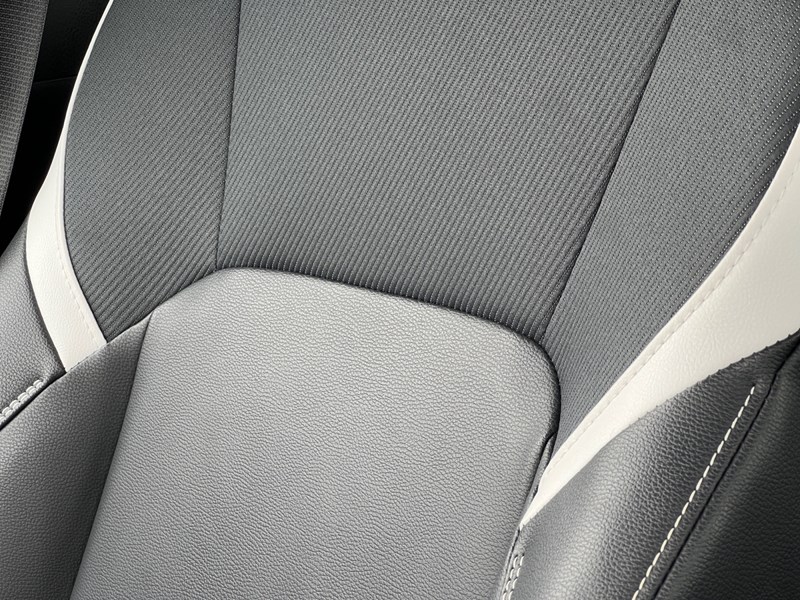 2025 Toyota Camry SE Hybrid - One Owner - Clean CarFax