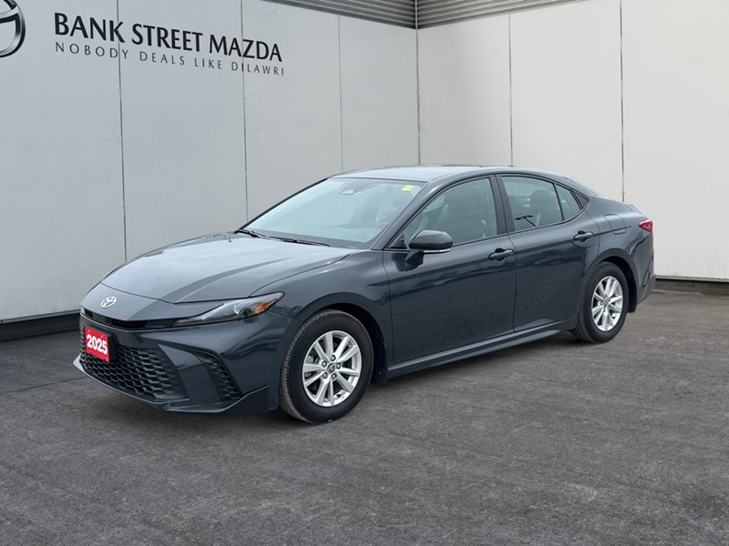 2025 Toyota Camry SE Hybrid - One Owner - Clean CarFax
