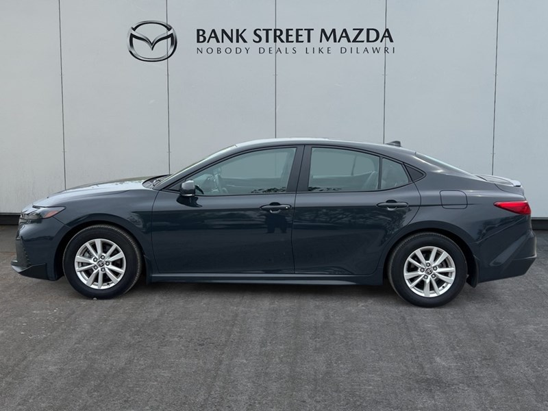 2025 Toyota Camry SE Hybrid - One Owner - Clean CarFax