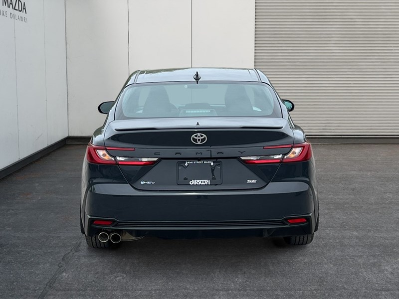 2025 Toyota Camry SE Hybrid - One Owner - Clean CarFax