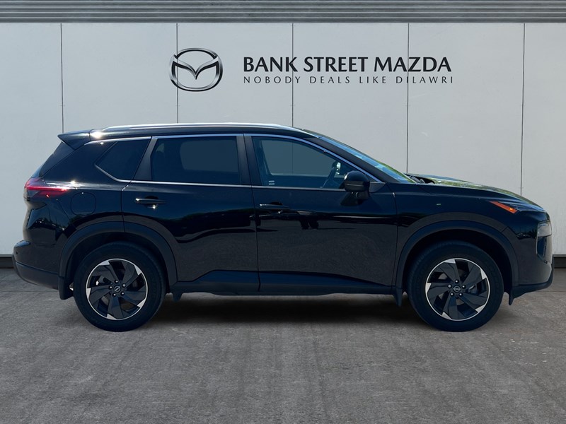 2024 Nissan Rogue AWD SV Moonroof