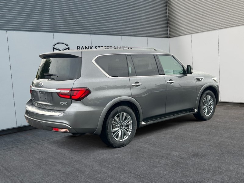 2021 INFINITI QX80 LUXE 7-Passenger