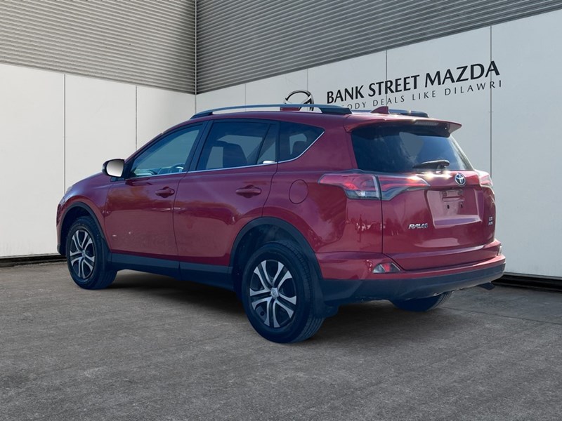 2017 Toyota RAV4 AWD 4dr LE