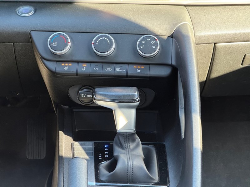 2022 Hyundai Elantra Preferred IVT