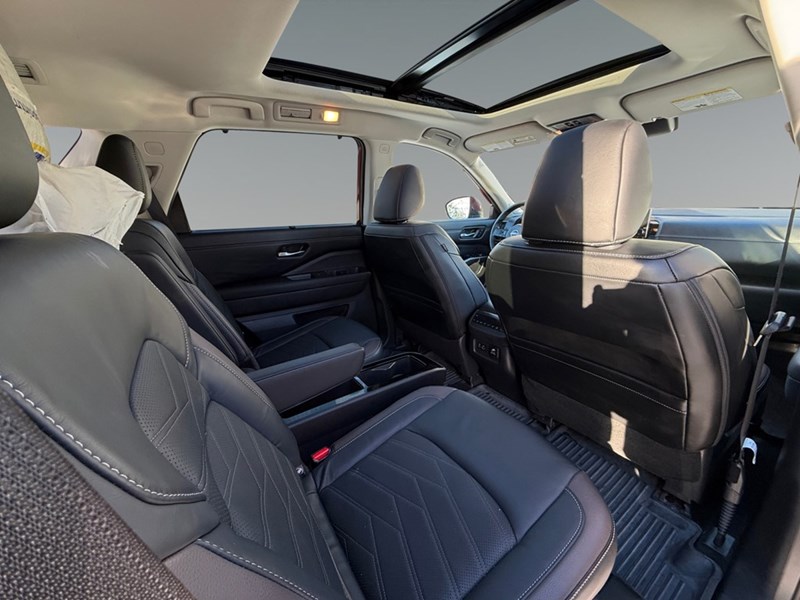 2023 Nissan Pathfinder Platinum 4WD