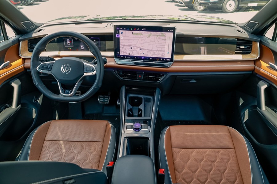 2025 Volkswagen Tiguan Highline R-Line 4MOTION