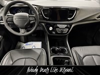 2027 Chrysler Pacifica Limited AWD
