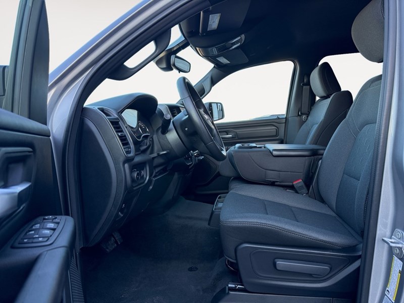 2022 RAM 1500 Tradesman 4x4 Crew Cab 5'7" Box