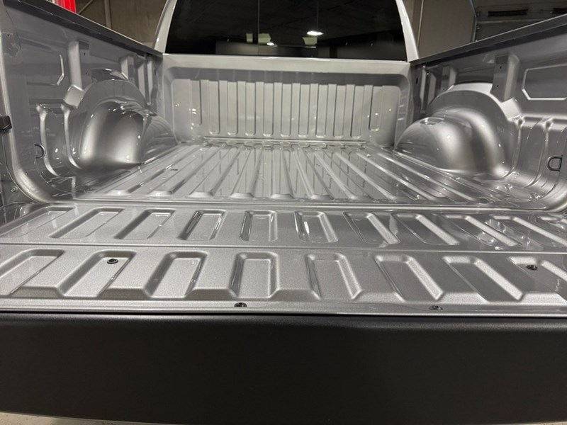 2022 RAM 1500 Tradesman 4x4 Crew Cab 5'7" Box