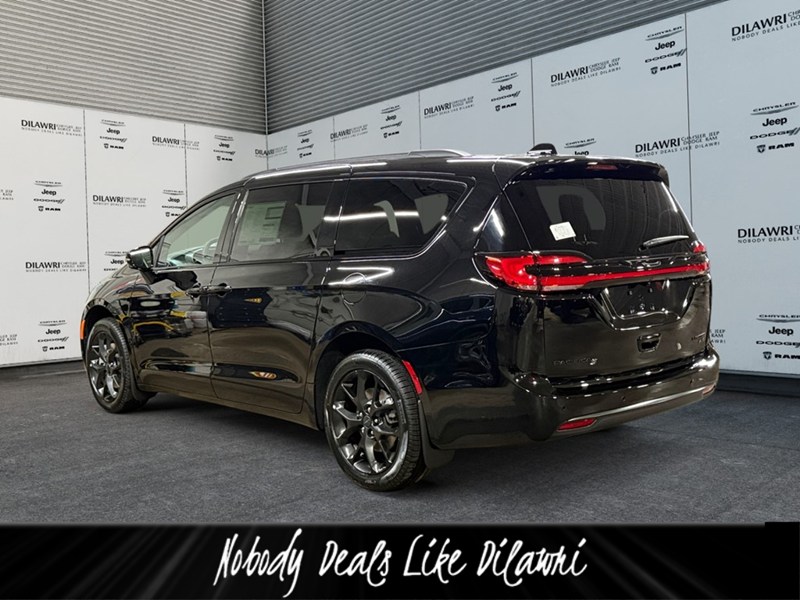 2027 Chrysler Pacifica Limited AWD