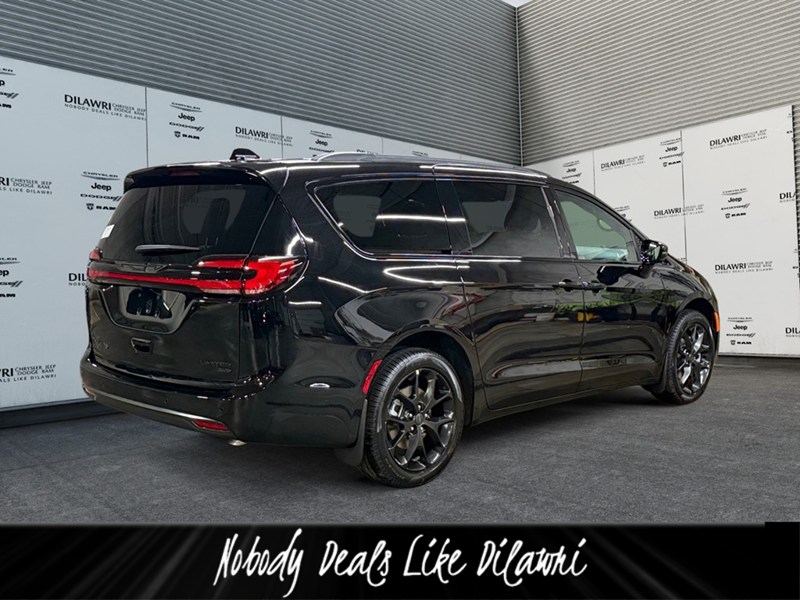 2027 Chrysler Pacifica Limited AWD