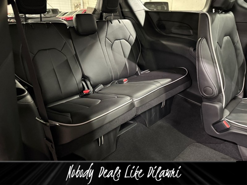 2027 Chrysler Pacifica Limited AWD