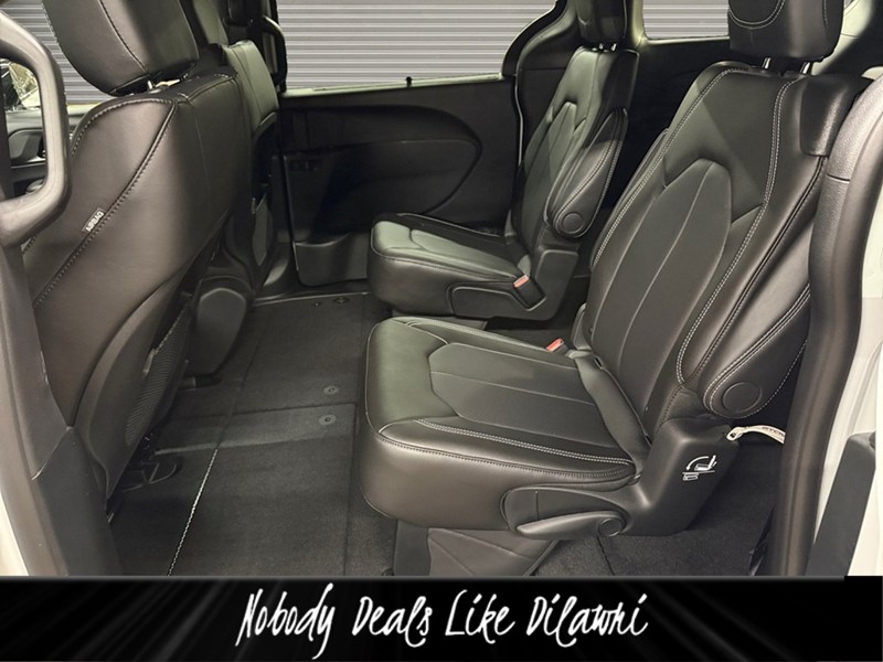 2027 Chrysler Grand Caravan SXT 2WD