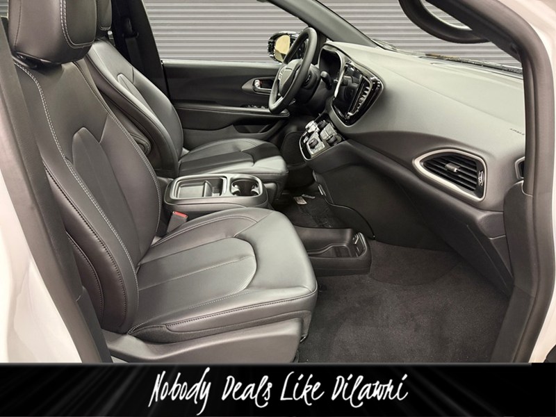2027 Chrysler Grand Caravan SXT 2WD
