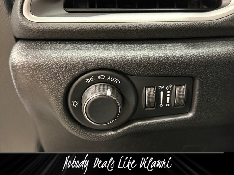 2027 Chrysler Grand Caravan SXT 2WD