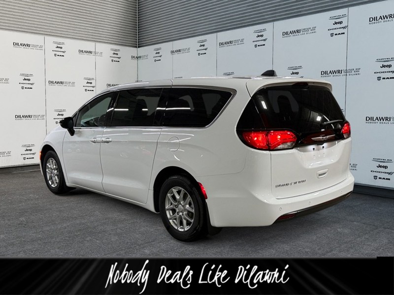 2027 Chrysler Grand Caravan SXT 2WD