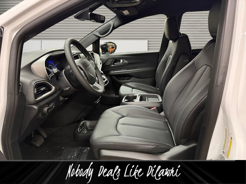 2027 Chrysler Grand Caravan SXT 2WD