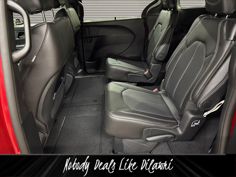 2027 Chrysler Grand Caravan SXT 2WD