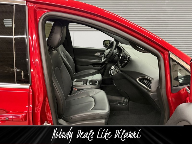 2027 Chrysler Grand Caravan SXT 2WD
