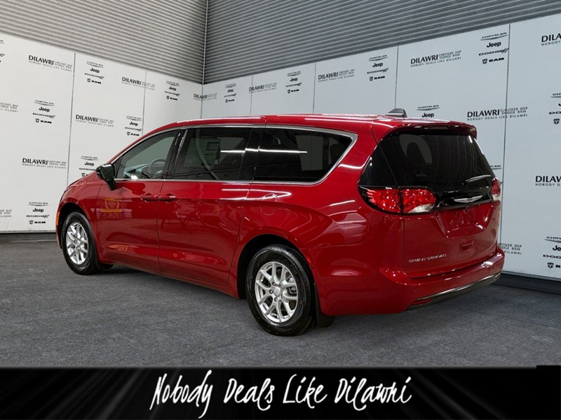 2027 Chrysler Grand Caravan SXT 2WD
