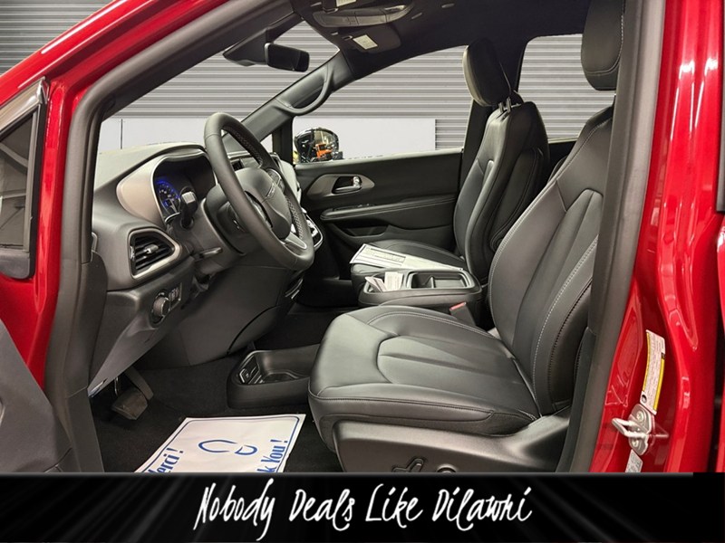 2027 Chrysler Grand Caravan SXT 2WD