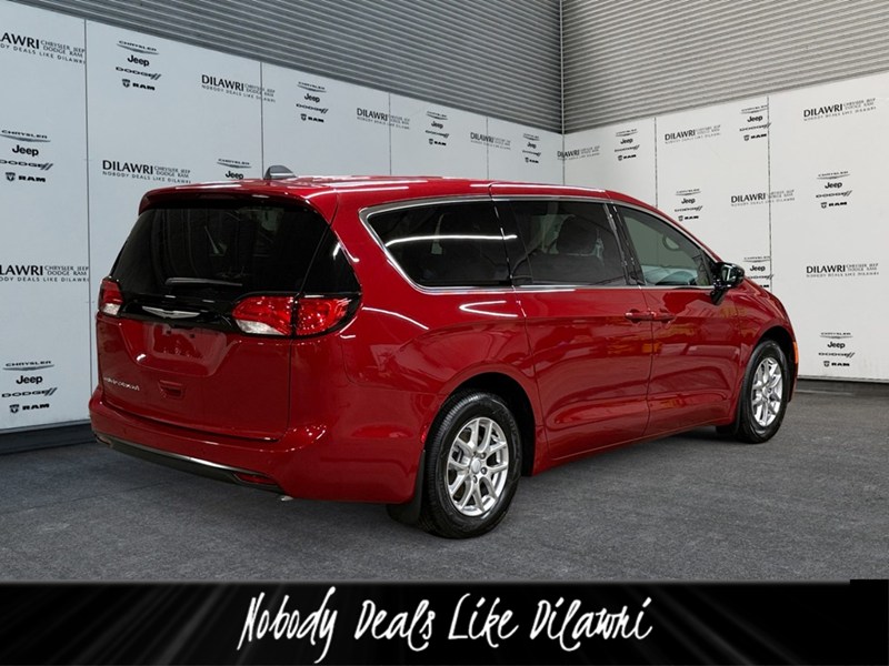 2027 Chrysler Grand Caravan SXT 2WD