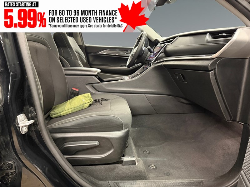 2023 Jeep Grand Cherokee Laredo 4x4