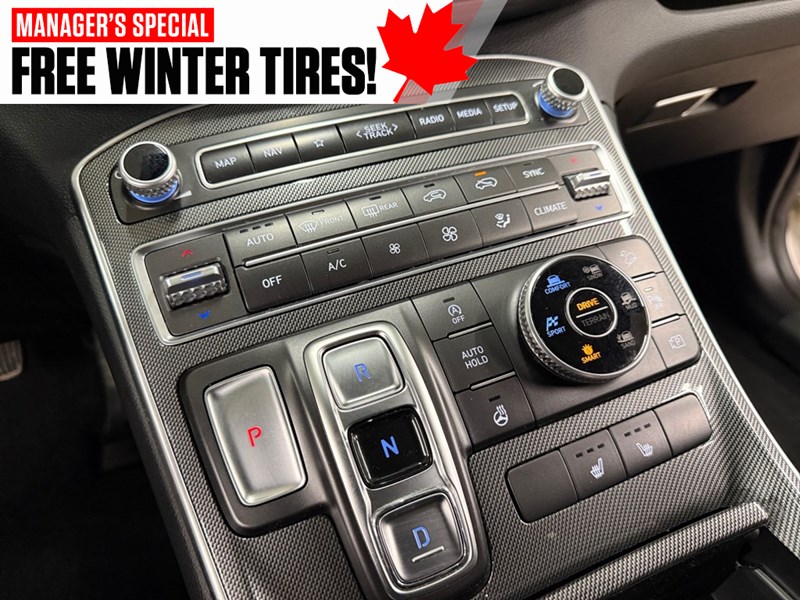 2023 Hyundai Santa Fe Preferred AWD WITH TWO SETS OF TIRES