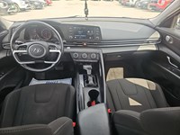 2022 Hyundai Elantra Preferred IVT
