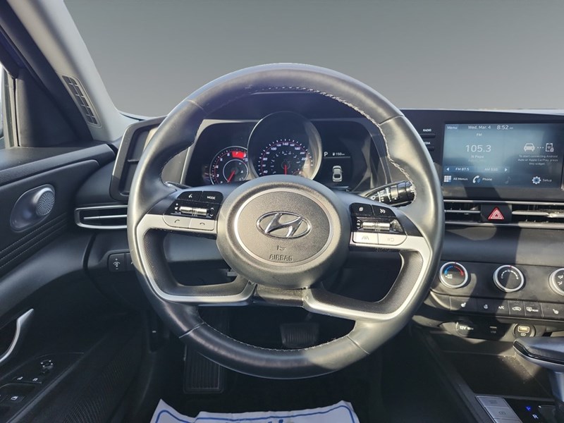 2022 Hyundai Elantra Preferred IVT