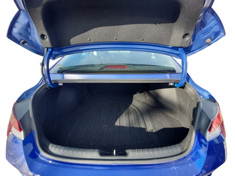 2022 Hyundai Elantra Preferred IVT