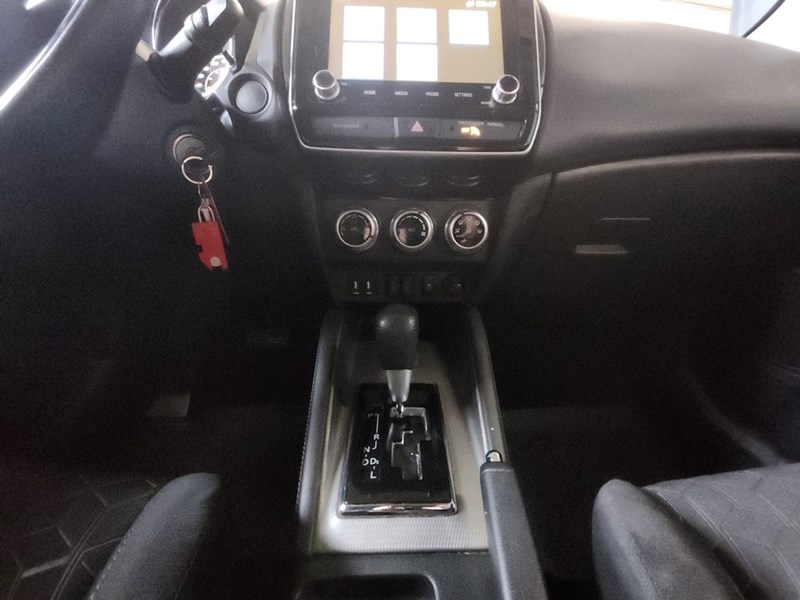 2021 Mitsubishi RVR SE FWD