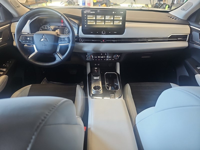 2025 Mitsubishi Outlander LE S-AWC