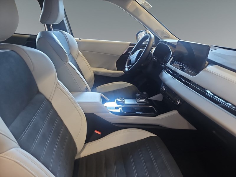 2025 Mitsubishi Outlander LE S-AWC
