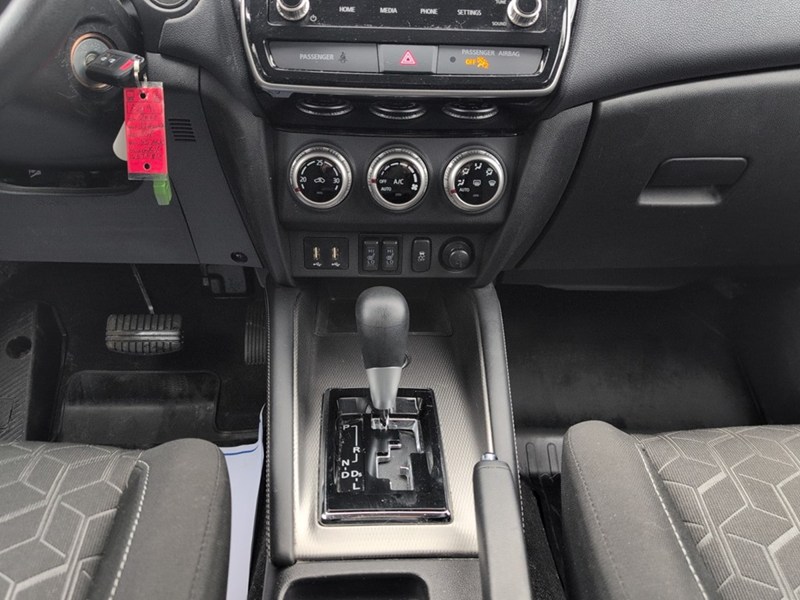 2022 Mitsubishi RVR ES AWC