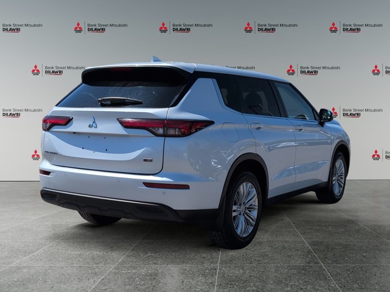 2023 Mitsubishi Outlander ES S-AWC