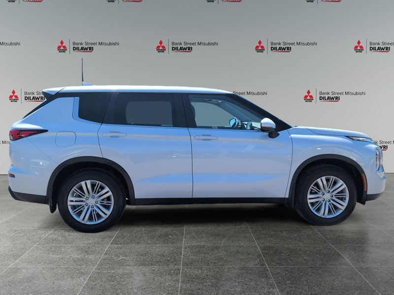 2023 Mitsubishi Outlander ES S-AWC
