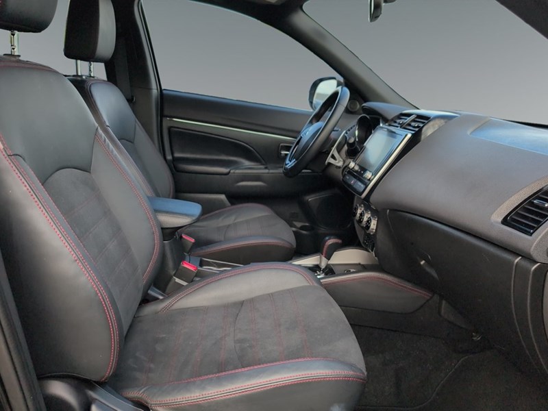 2022 Mitsubishi RVR LE AWC
