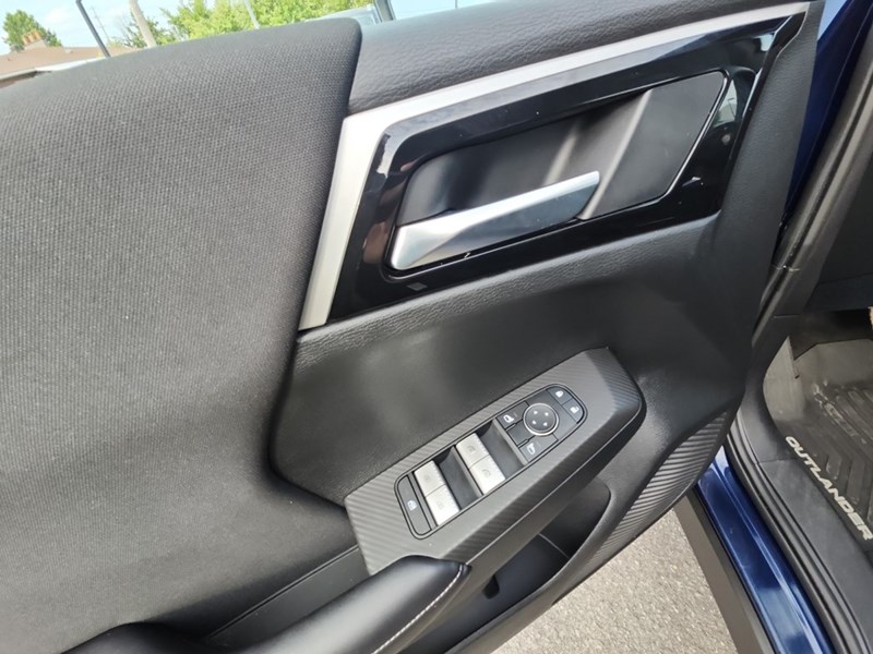 2025 Mitsubishi Outlander Plug-In Hybrid ES S-AWC