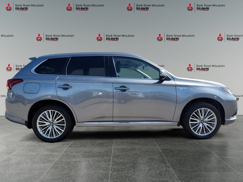 2022 Mitsubishi Outlander Plug-In Hybrid LE S-AWC