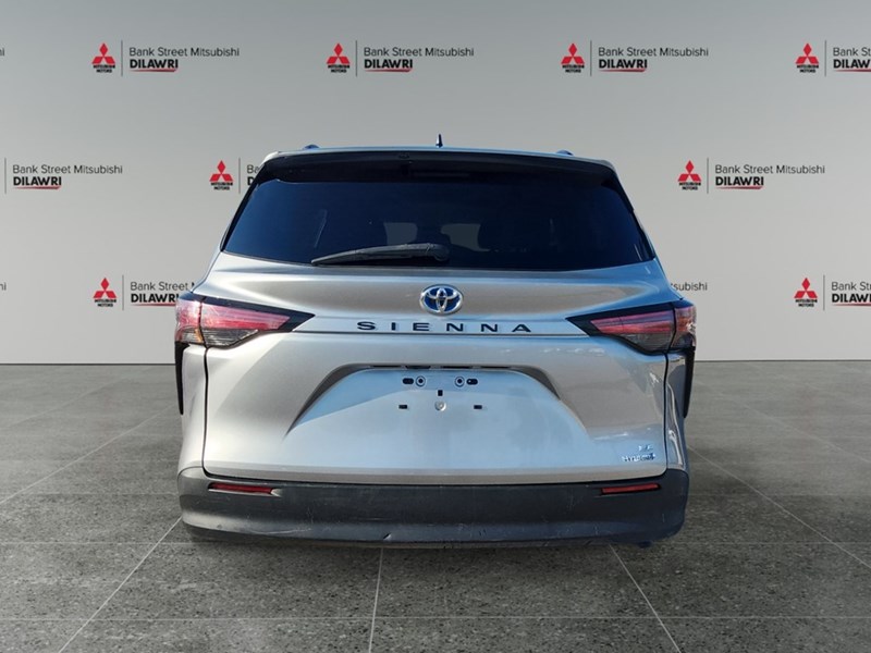 2022 Toyota Sienna LE 8-Passenger FWD