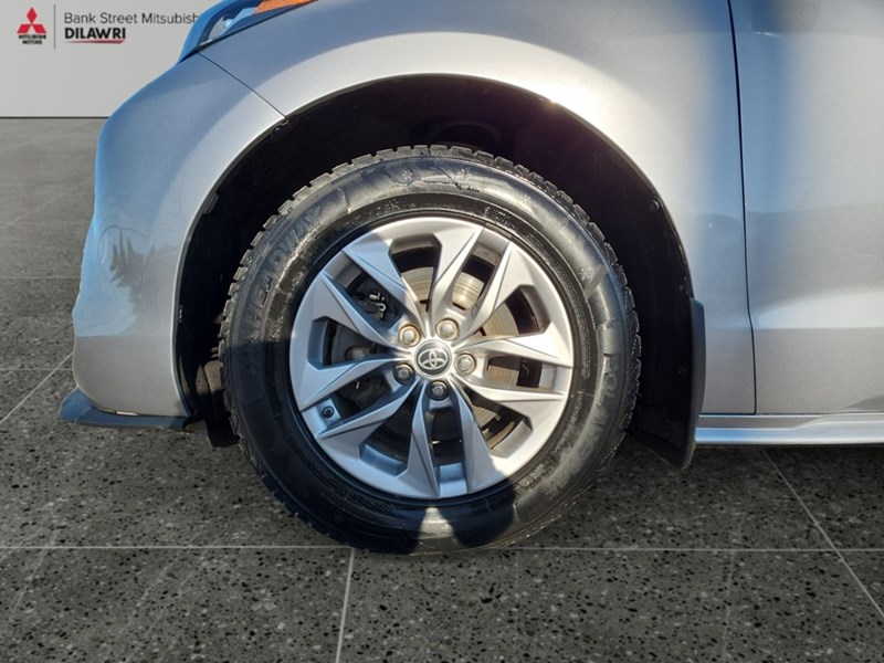 2022 Toyota Sienna LE 8-Passenger FWD